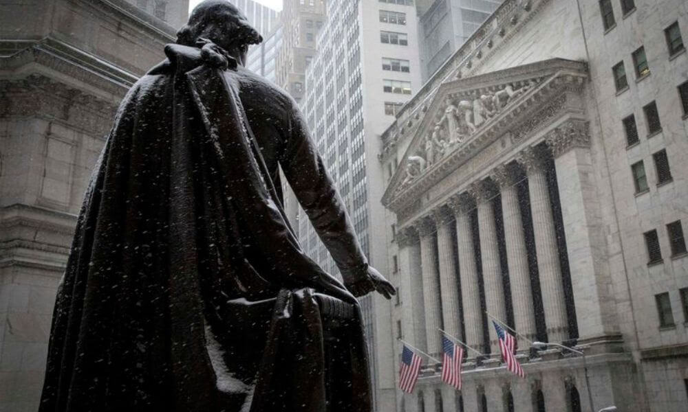 Dow futures slip amid earnings kick-off